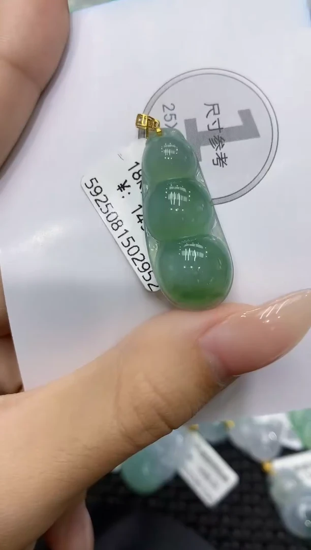 颈饰18K金镶嵌翡翠111111111111