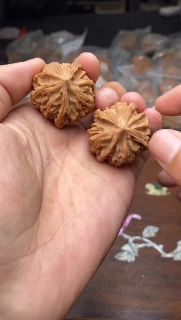 【闪购商品】文玩核桃把件A54号33尺三棱苹果