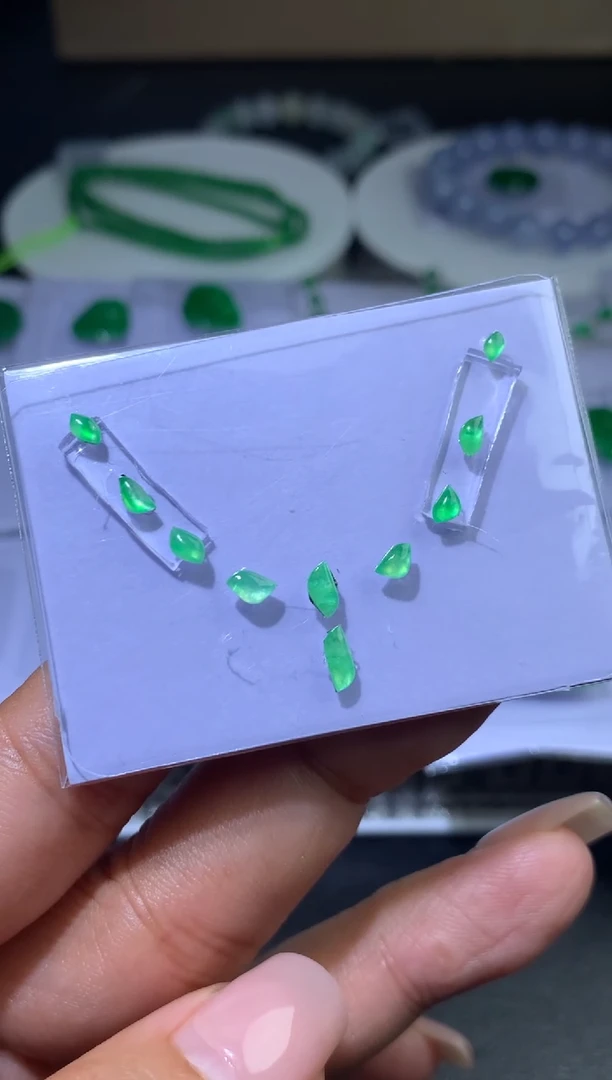 未镶嵌定制翡翠毛货