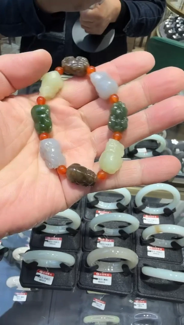 未镶嵌手链和田玉多样性发一