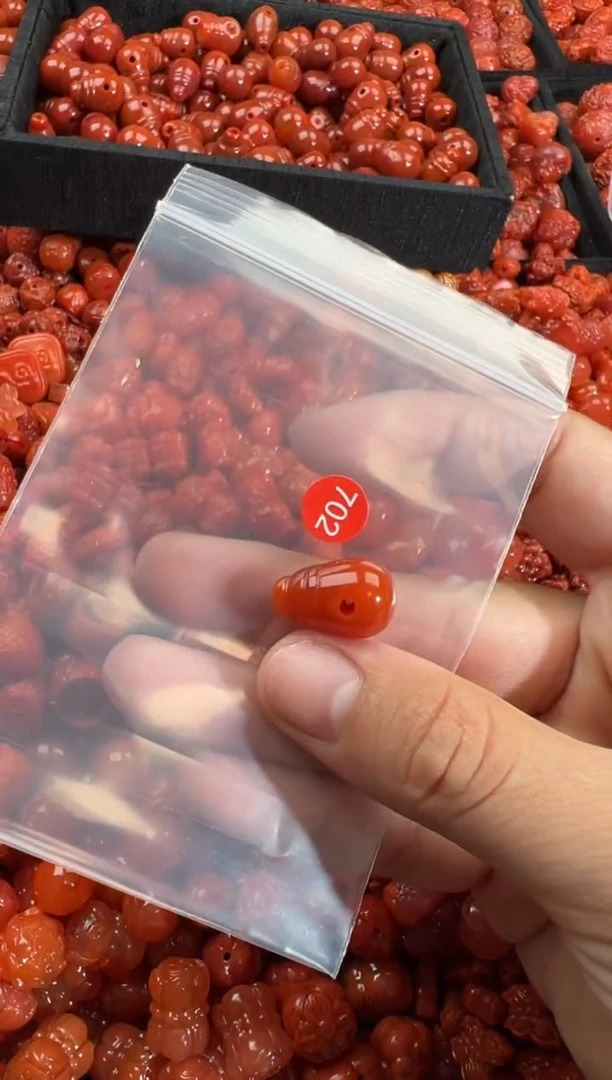 南红玛瑙未镶嵌颈饰1