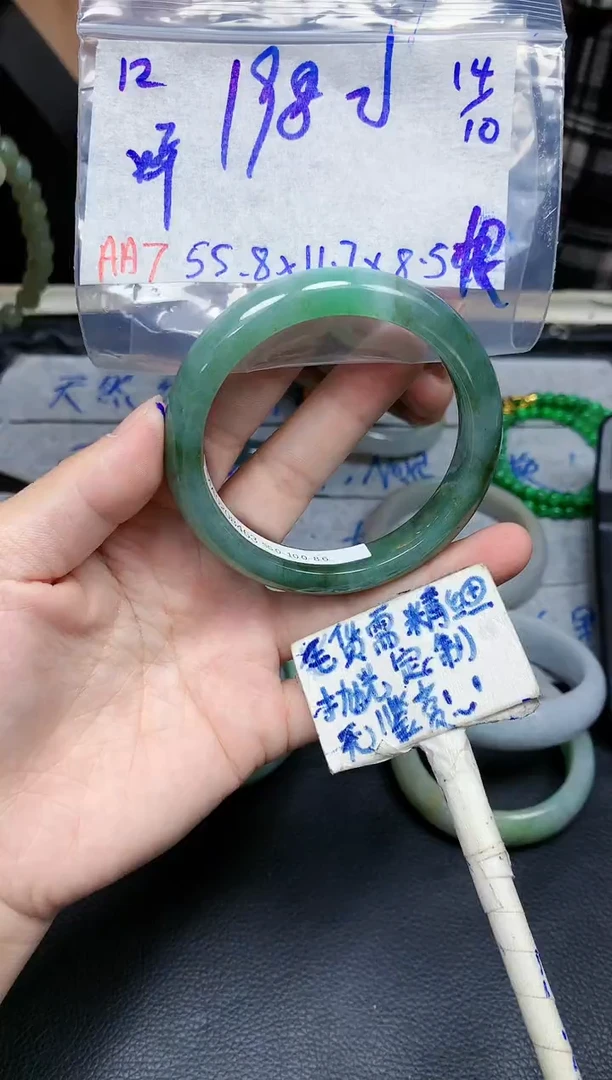 未镶嵌定制翡翠咩**?12毛货需精细抛光手镯拍一发一