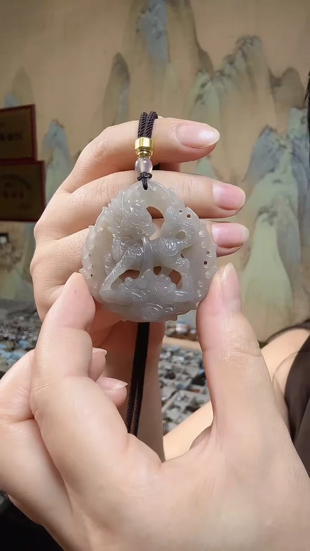 颈饰未镶嵌和田玉.