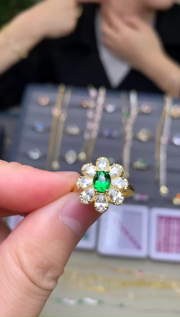 银S925镶嵌戒指石榴石（沙弗莱）戒指