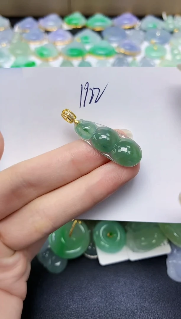 翡翠未镶嵌颈饰 天然缅甸翡翠A货