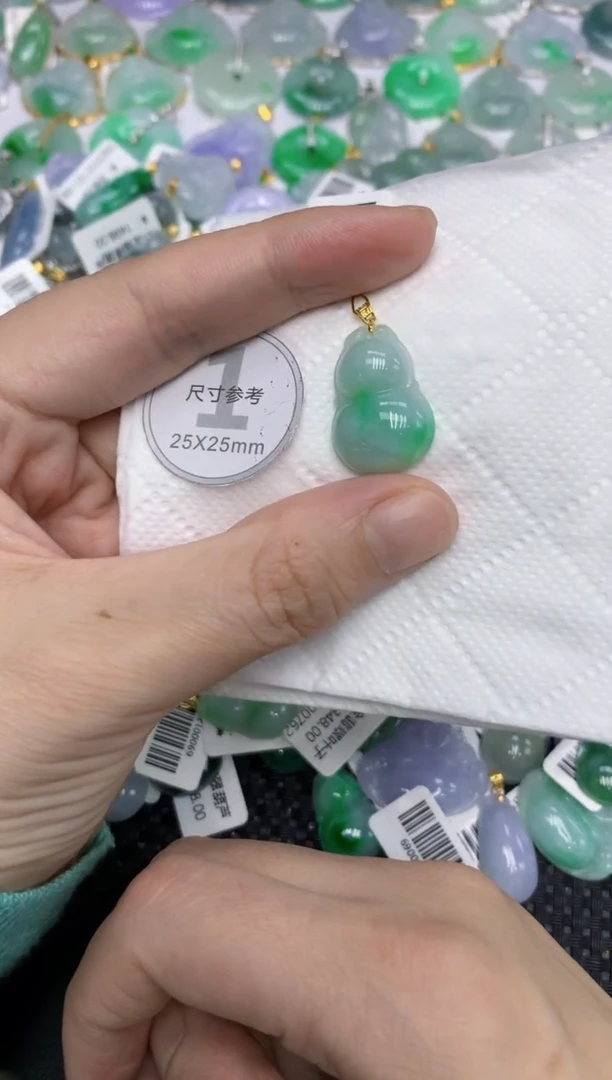 颈饰18K金镶嵌翡翠111111111