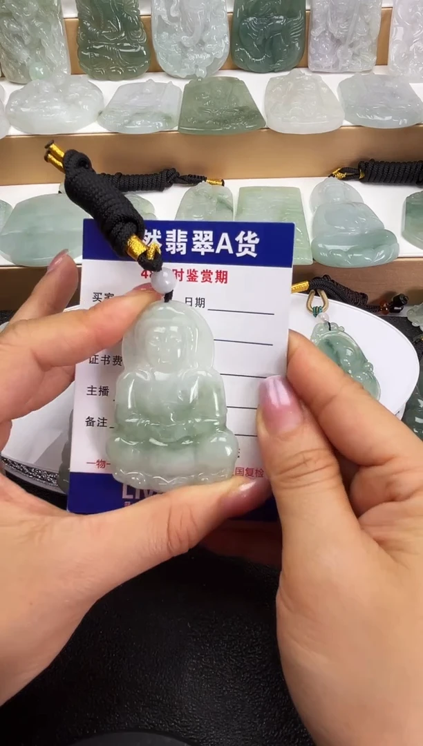 颈饰未镶嵌翡翠