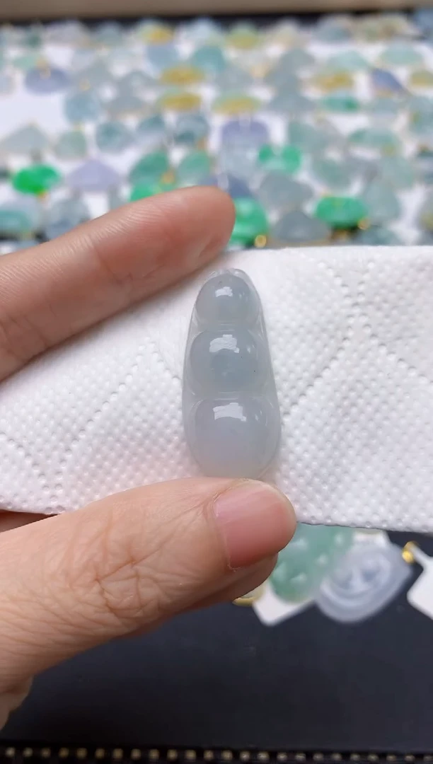 翡翠未镶嵌颈饰天然缅甸A货翡翠