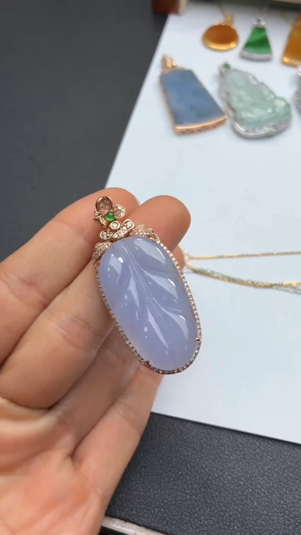 颈饰18K金镶嵌翡翠天然翡翠A货