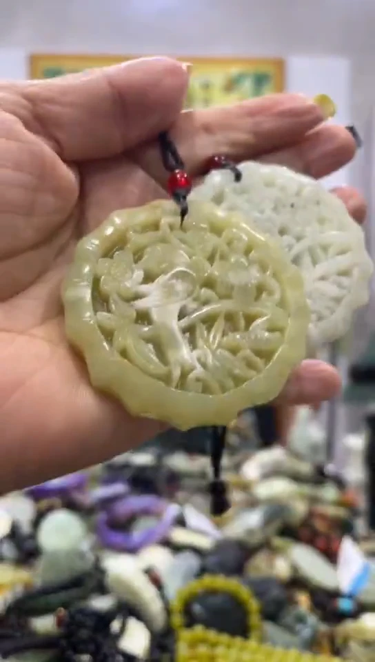 未镶嵌岫玉吊坠多样性发货发其中一件