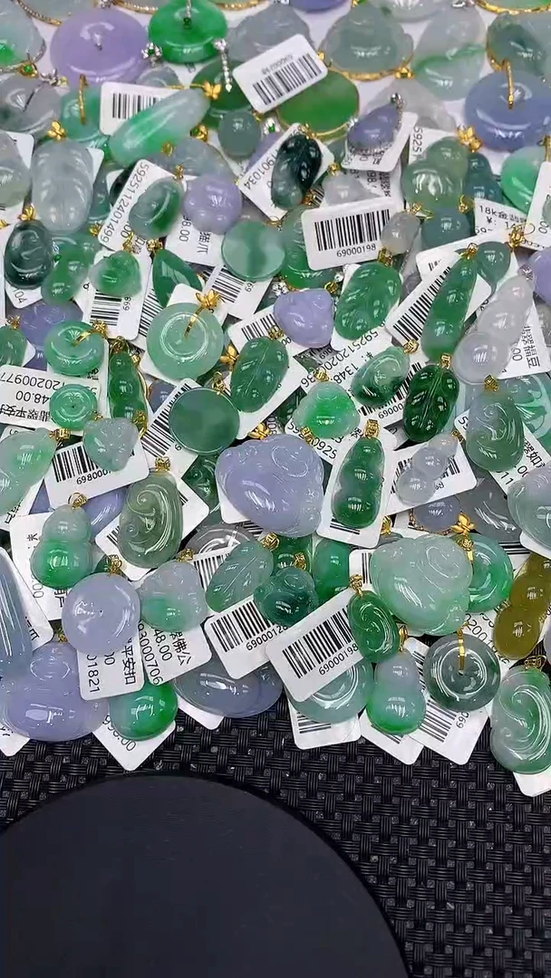 颈饰18K金镶嵌翡翠11111111111