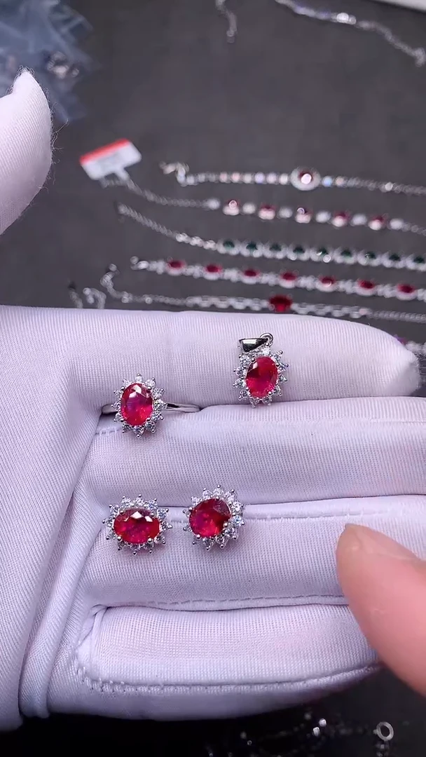 【闪购商品】红宝石套装银S925镶嵌.......