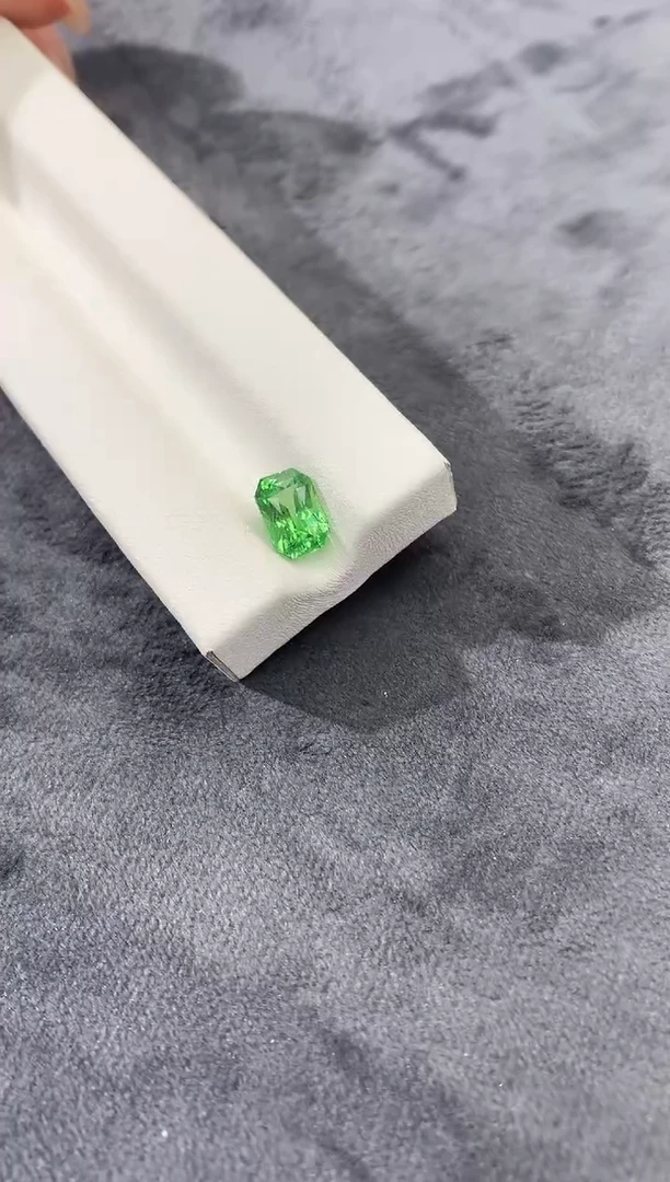 银S925镶嵌裸石石榴石（沙弗莱）2.14ct 沙弗莱