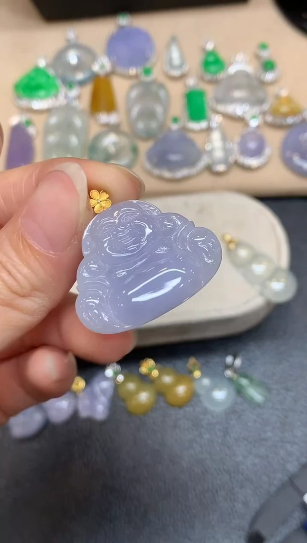 颈饰18K金镶嵌翡翠佛公【无服务费