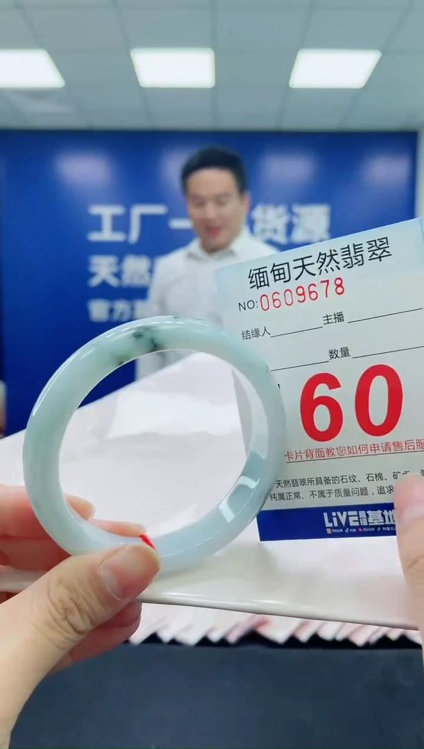 未镶嵌手镯翡翠天然翡翠手镯