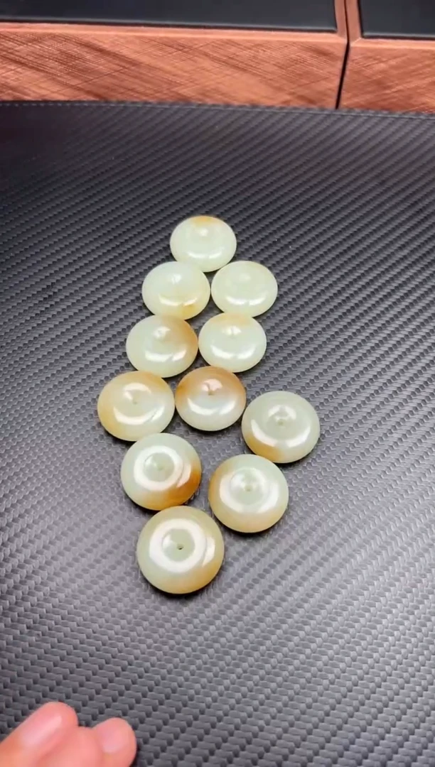 和田玉未镶嵌吊坠(赠链)且末金山微色差J多样性发货拍一发一