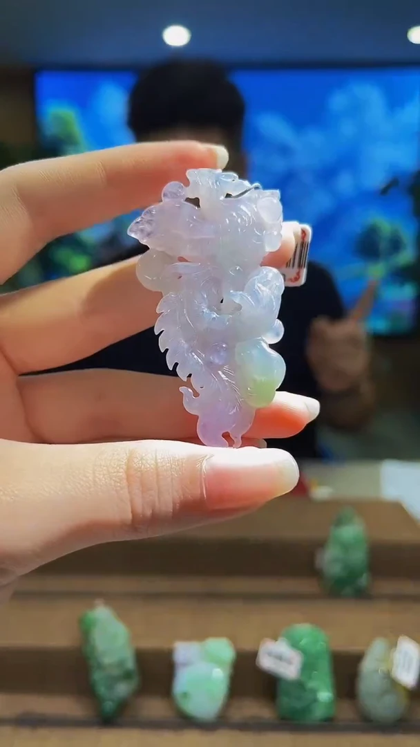 翡翠未镶嵌颈饰蚂*?MFC0713120