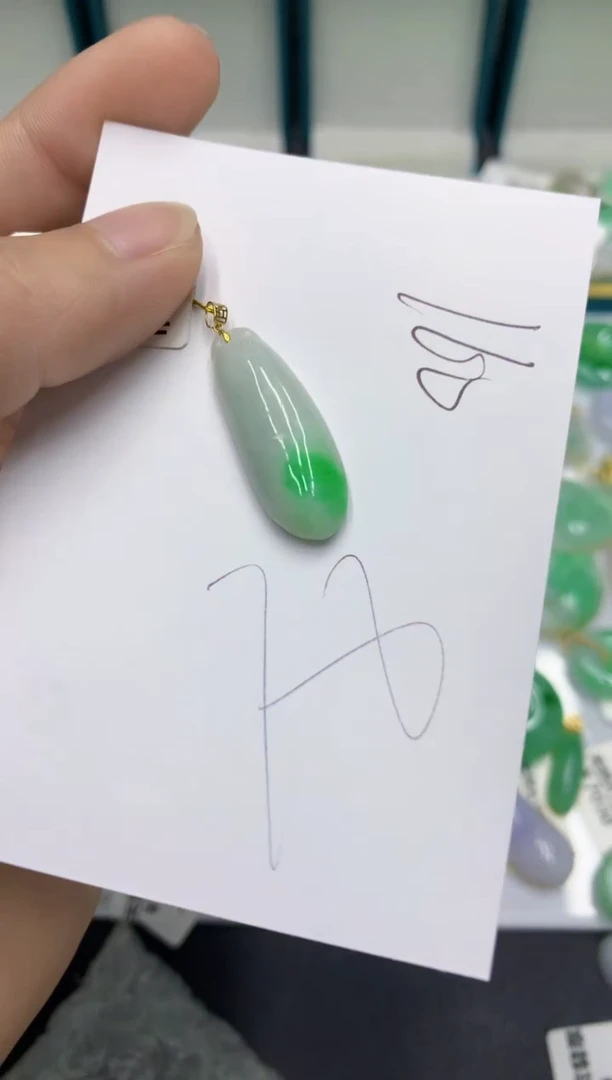 翡翠18K金镶嵌颈饰翡翠