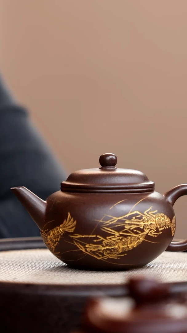 【闪购商品】紫砂茶壶89紫泥水平刻虾+杯010