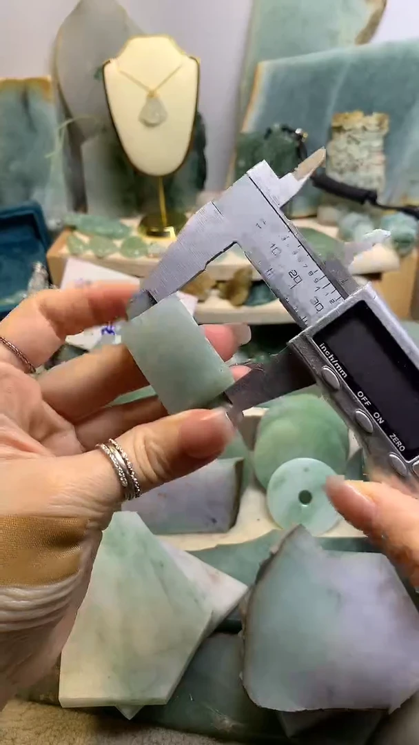 【闪购商品】翡翠挂件未镶嵌缅甸A货翡翠，没有运费险