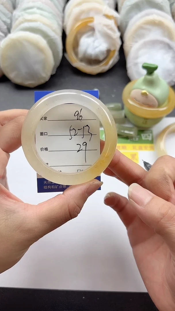 未镶嵌手镯石英质玉96