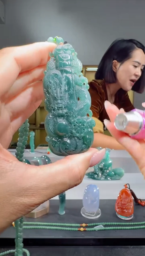 吊坠(赠链)未镶嵌翡翠龙牌（多样性发其一）