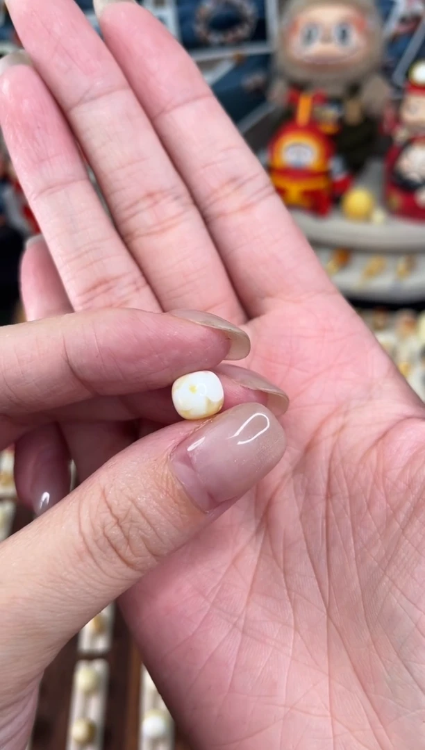 裸石琥珀未镶嵌我****王蜜蜡