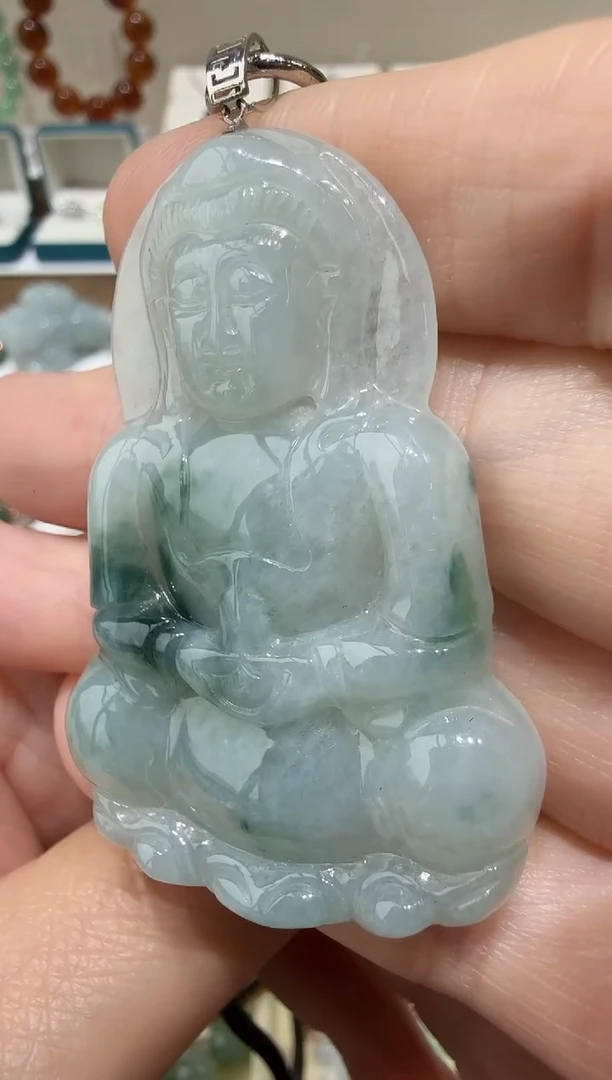 18K金镶嵌挂件翡翠A货翡翠多样性一件飘花观音