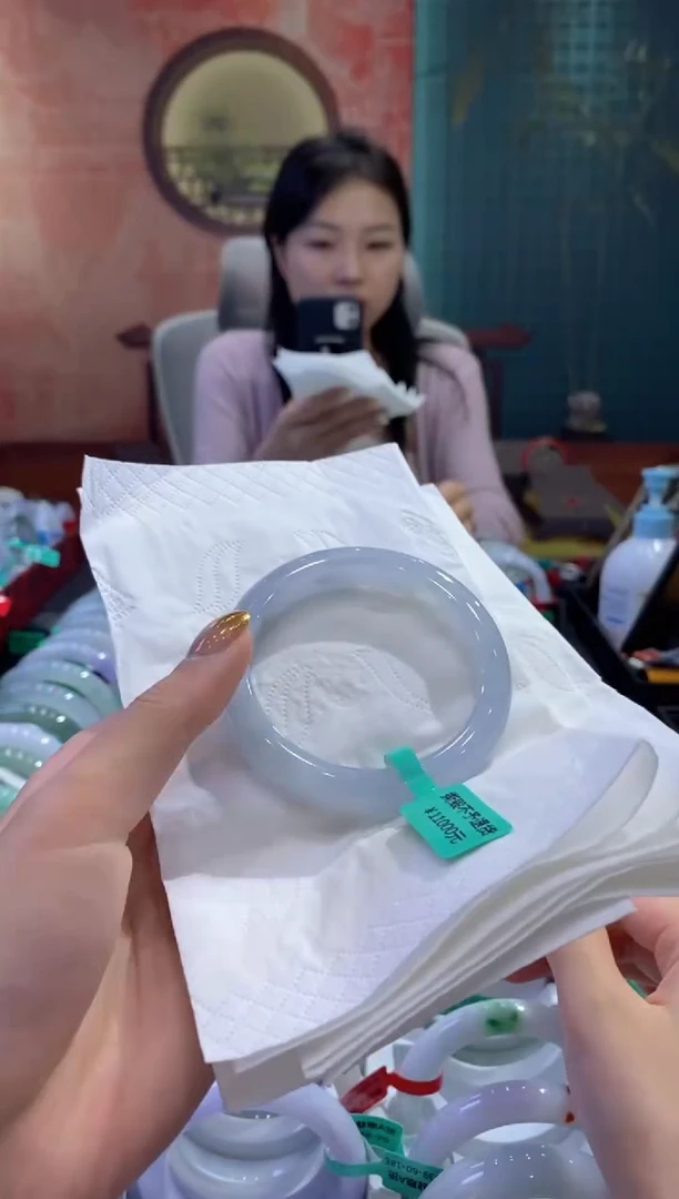 翡翠手镯未镶嵌多人08633