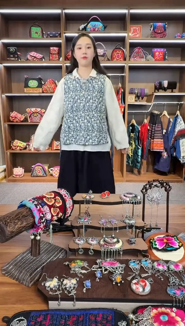 【闪购商品】织绣A10蒙阿苏苗绣传承