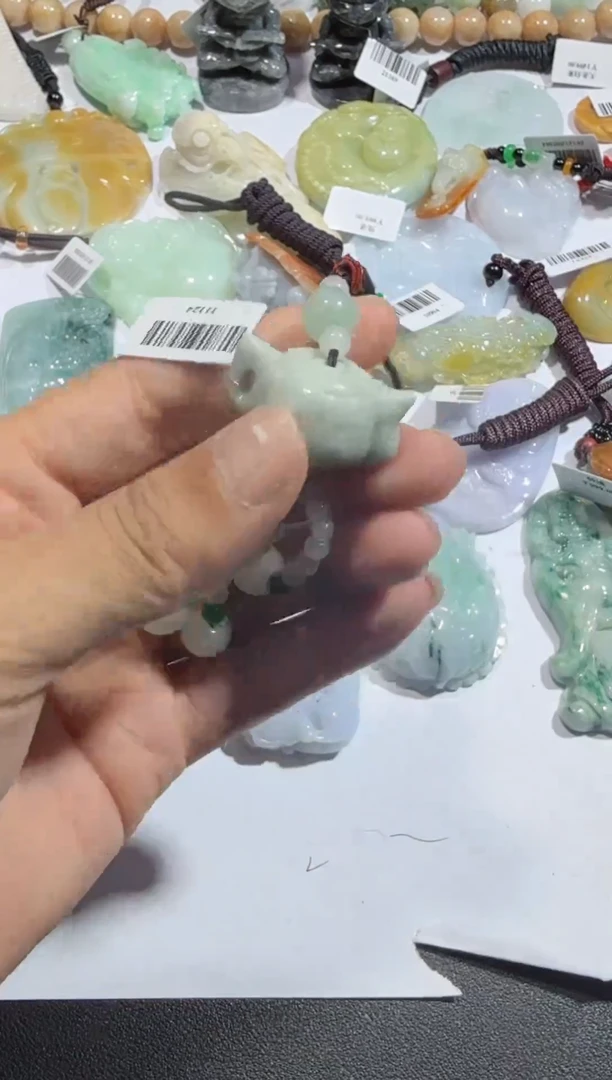 【闪购商品】翡翠颈饰未镶嵌00005996