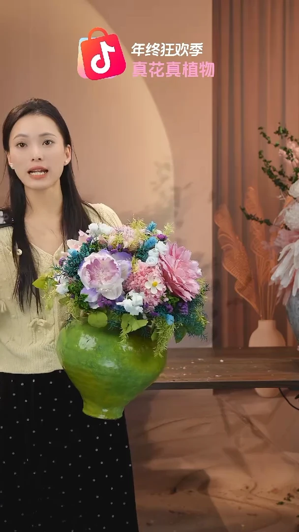 藤：            花+花瓶