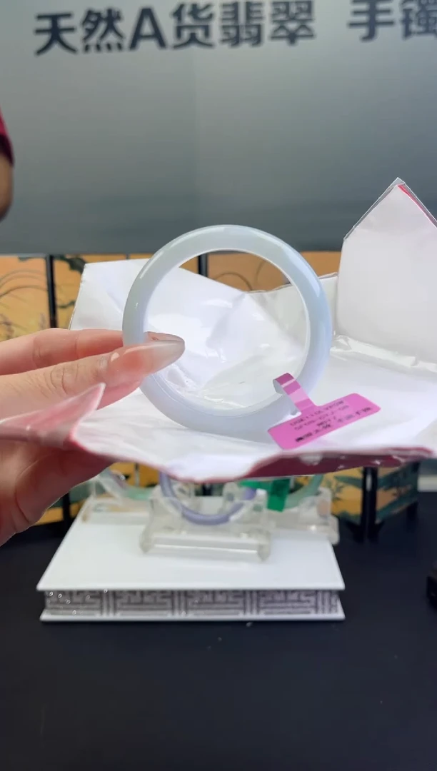 翡翠手镯未镶嵌翡翠手镯