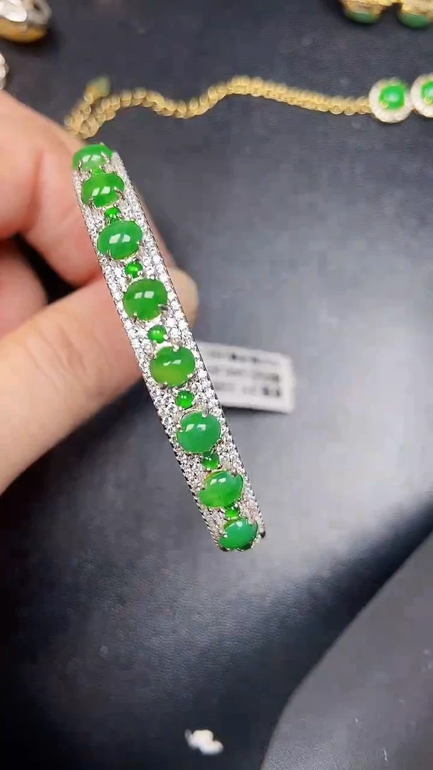 银S925镶嵌戒指翡翠2400
