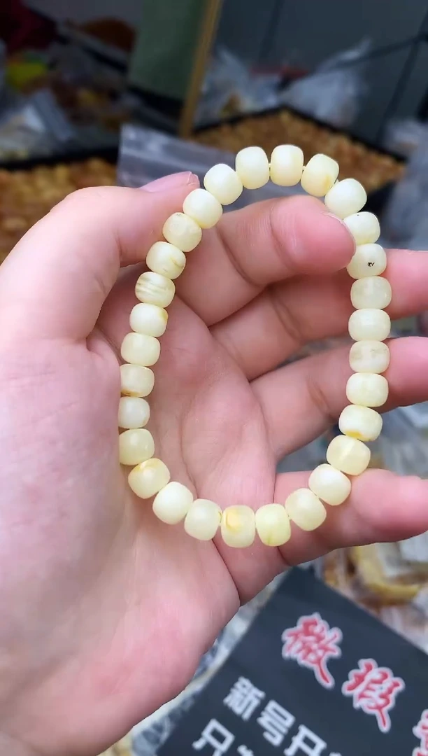 蜜蜡未镶嵌珠宝奇石26