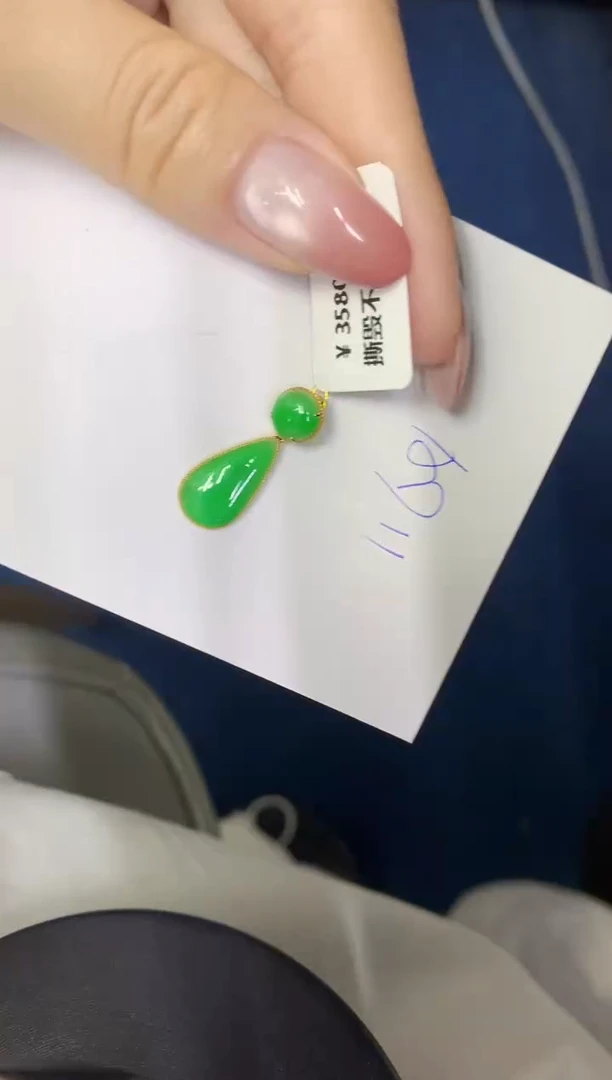 翡翠18K金镶嵌颈饰缅甸天然翡翠A货