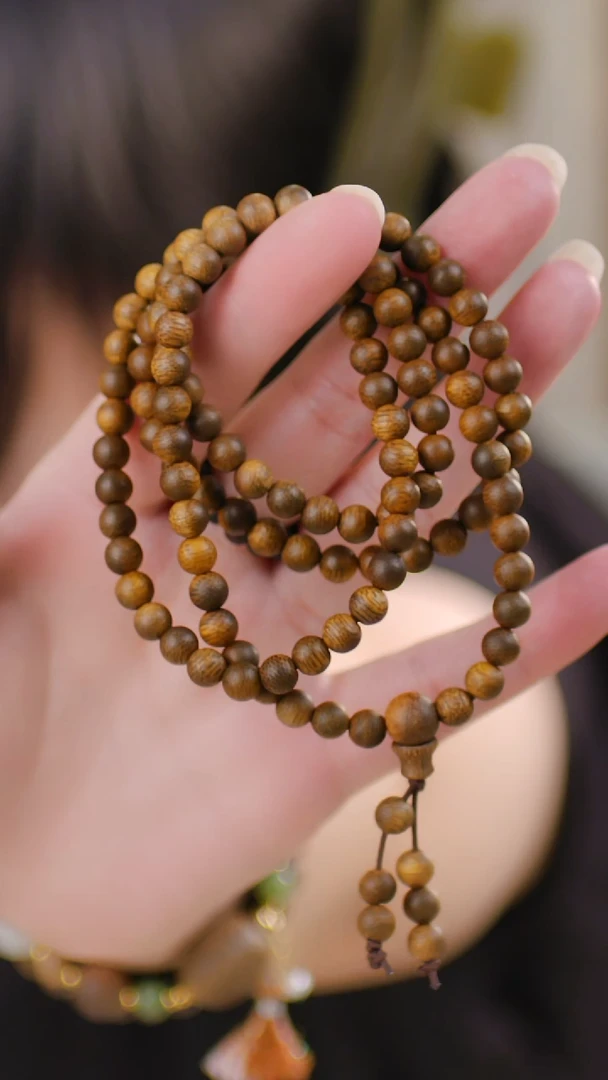 （108颗黄奇楠卡0.5-0.6）