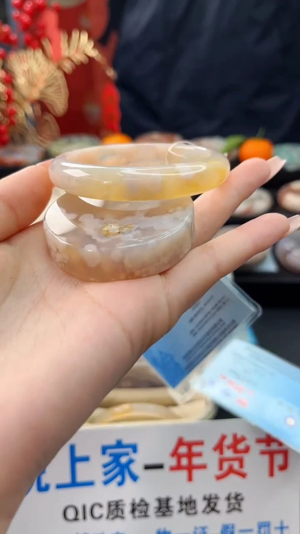 【闪购商品】石英质玉手镯未镶嵌赠送镯心（52圈口）