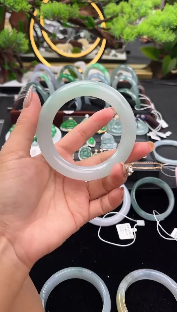 未镶嵌手镯翡翠手镯