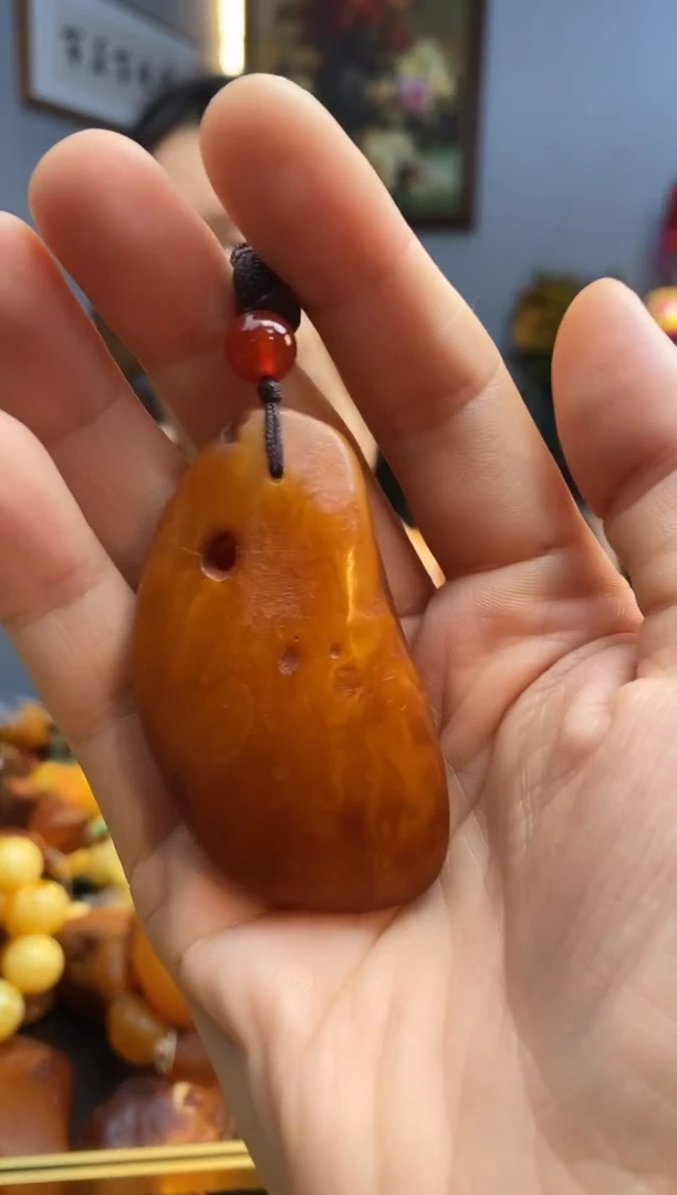 未镶嵌颈饰琥珀吊坠