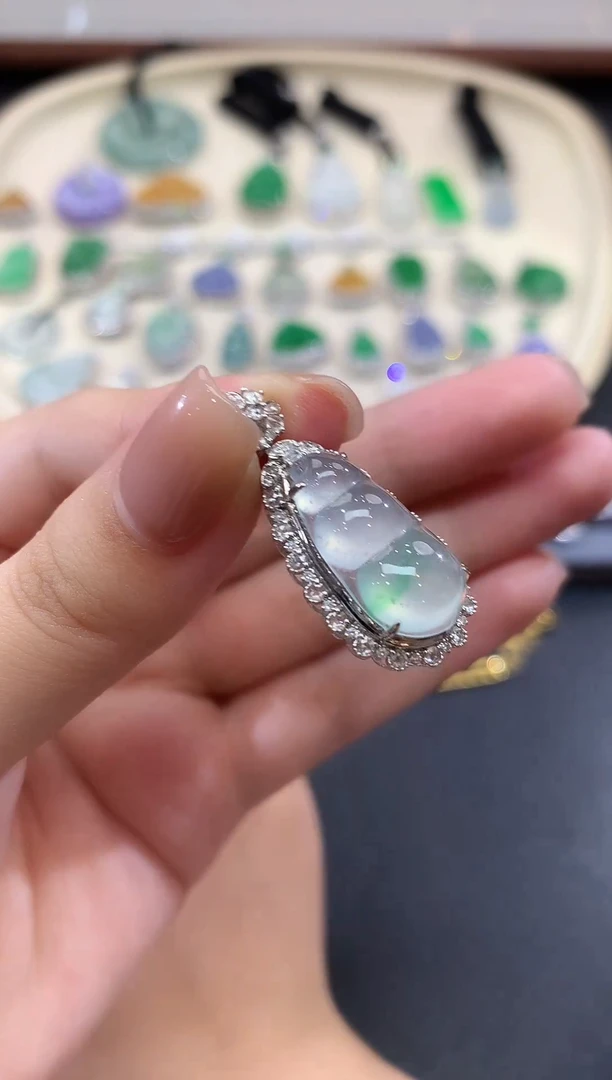 颈饰18K金镶嵌翡翠91-吊坠