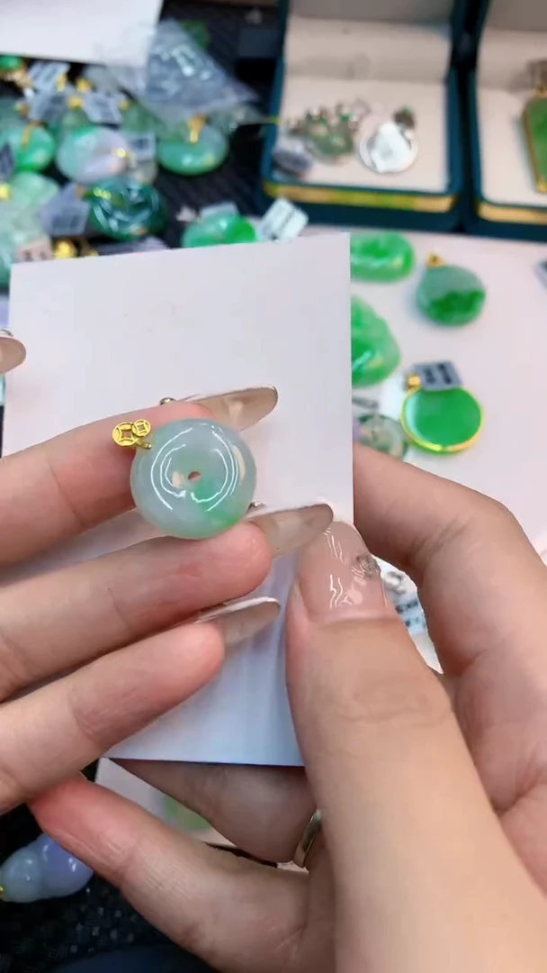 翡翠未镶嵌吊坠(不含链)1