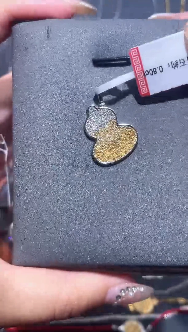 【闪购商品】钻石吊坠(不含链)18K金镶嵌黄钻吊坠