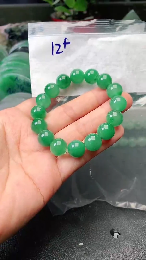 定制石英质玉（非洲翠）手串