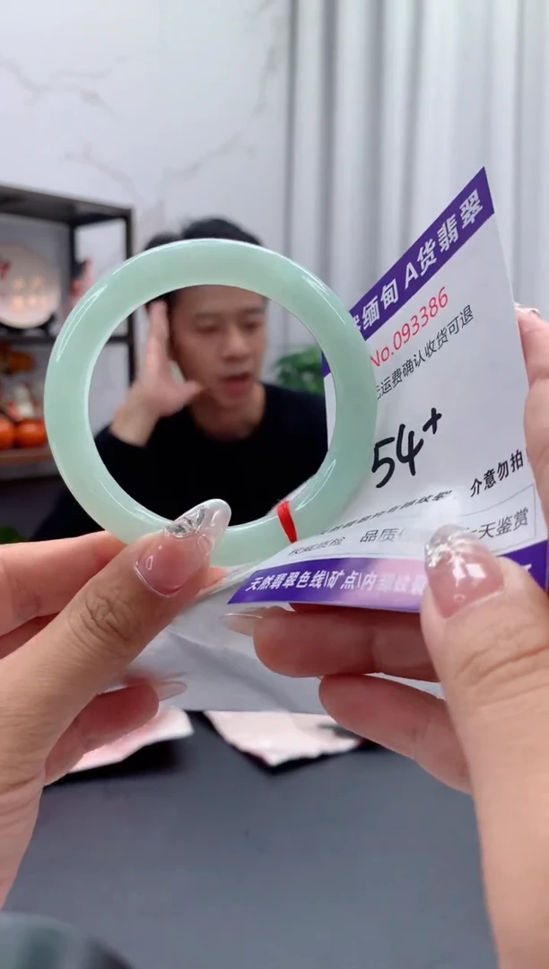 未镶嵌手镯翡翠有纹，完美者勿拍
