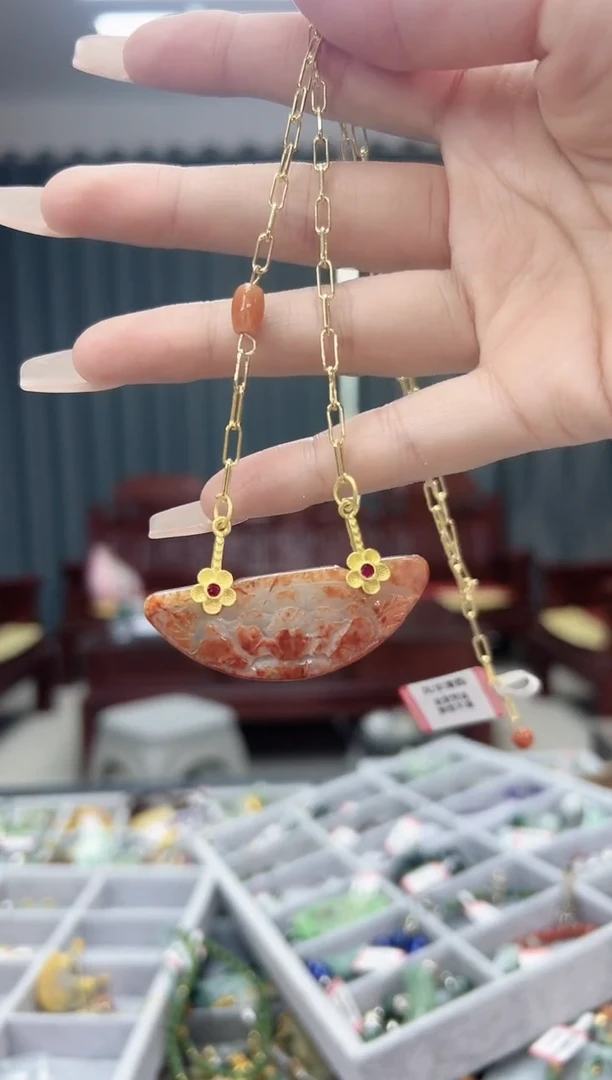 翡翠未镶嵌颈饰红翡翠吊坠