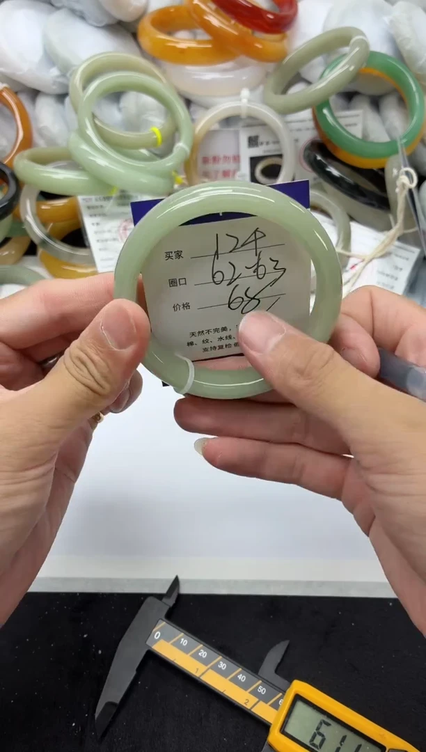 未镶嵌手镯石英质玉124