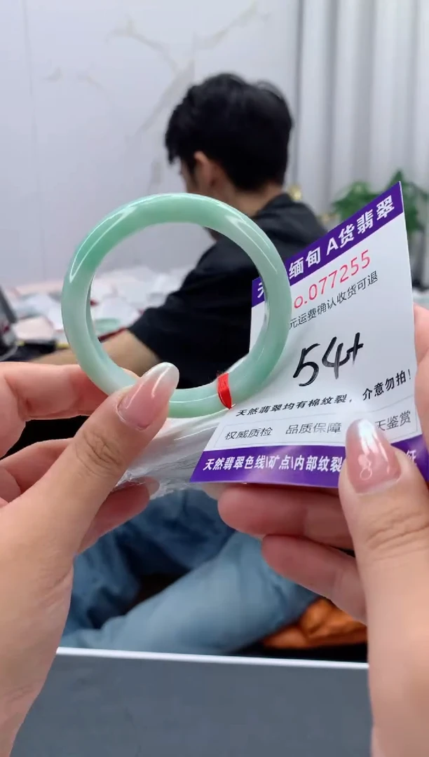 翡翠手镯未镶嵌有纹，完美者勿拍