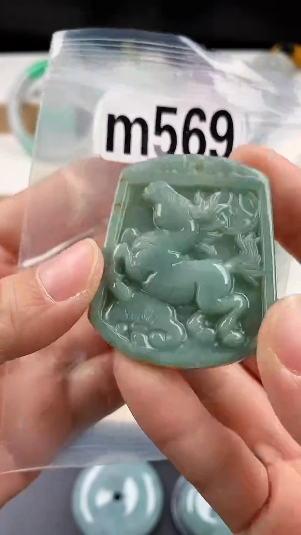 颈饰未镶嵌翡翠天然翡翠吊坠挂件