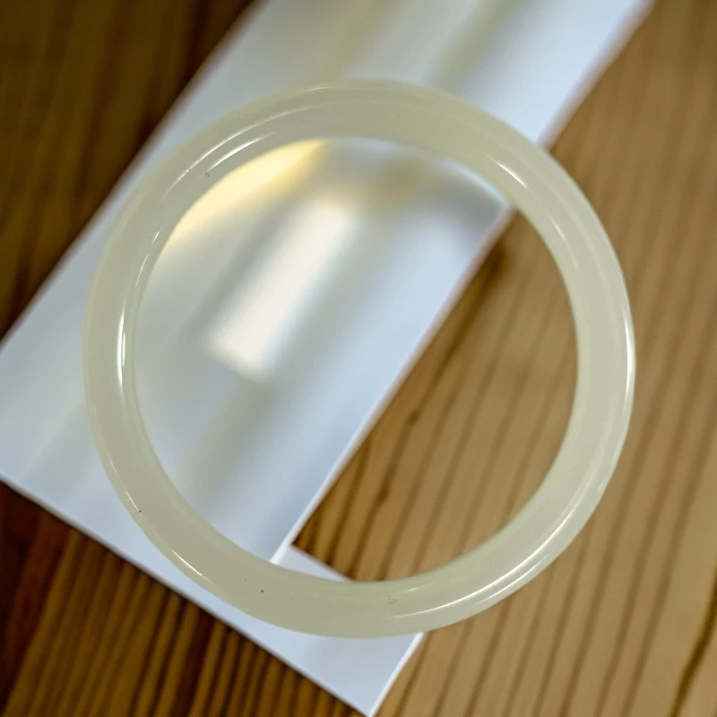 天然和田玉  精美时尚细圆条手镯  A0115